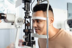 The Connection Between Testosterone and Male Vision Health Over Time